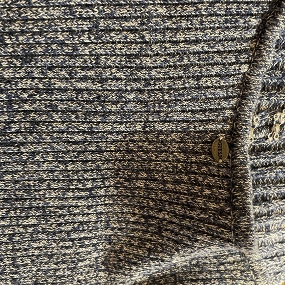 Gorgeous Guess blue halter top - Picture 3 of 3